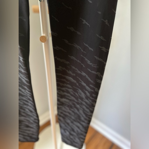 Lululemon Lunar New Year Wunder Under High-Rise Tight 25" ~ Size 6. - Picture 13 of 13